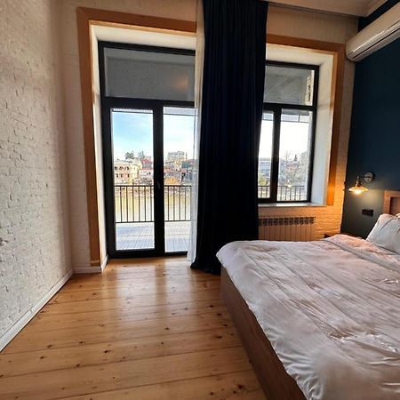 Apartment Riverside Kutaisi Bagian luar foto