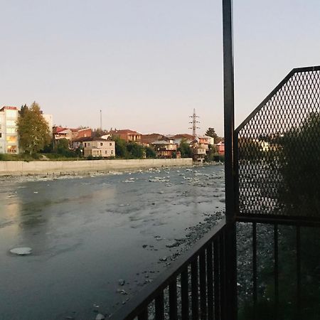 Apartment Riverside Kutaisi Bagian luar foto