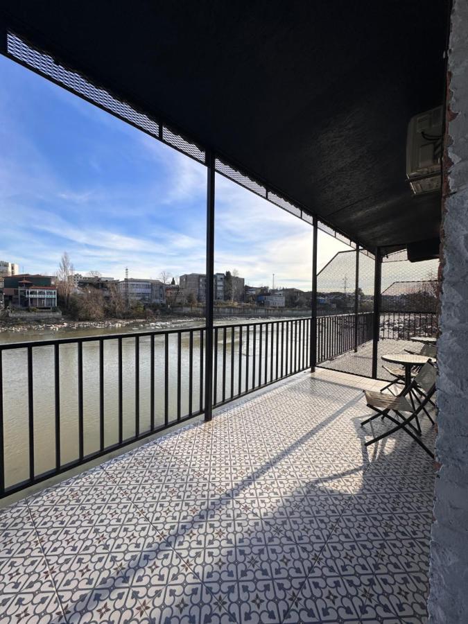 Apartment Riverside Kutaisi Bagian luar foto