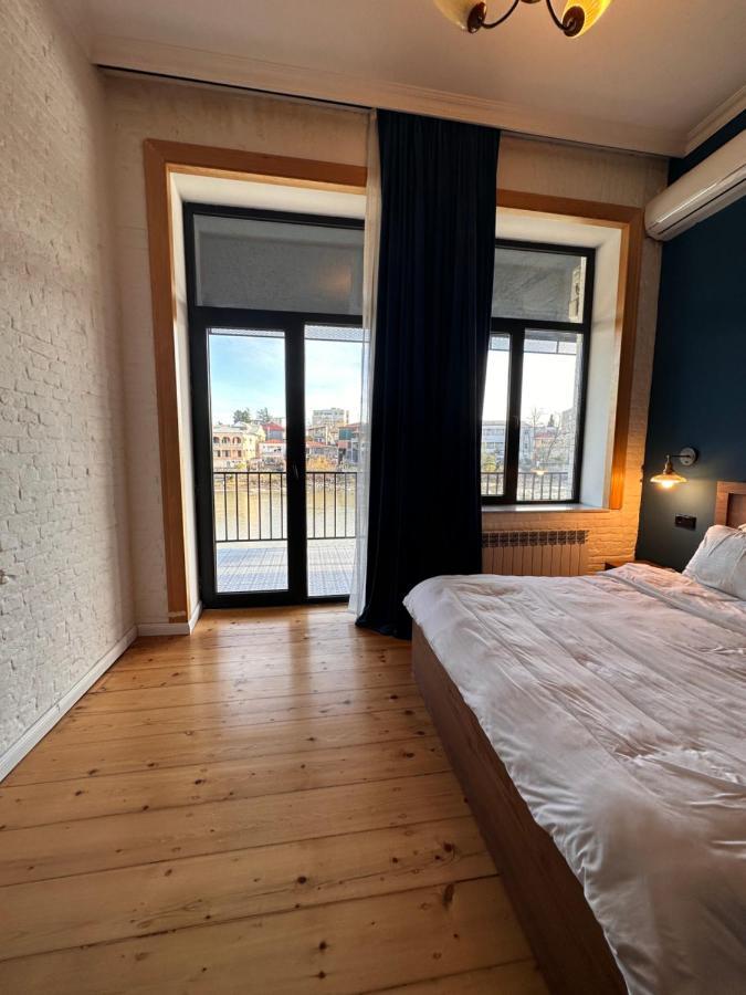 Apartment Riverside Kutaisi Bagian luar foto