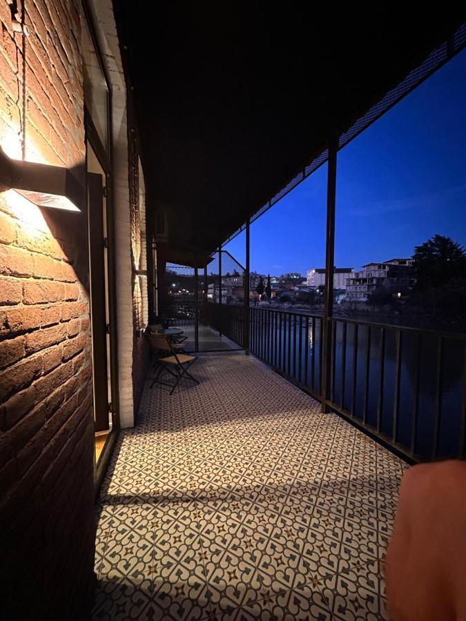 Apartment Riverside Kutaisi Bagian luar foto