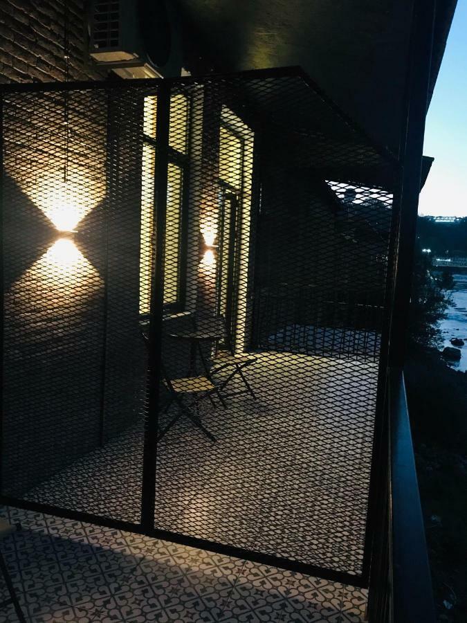 Apartment Riverside Kutaisi Bagian luar foto