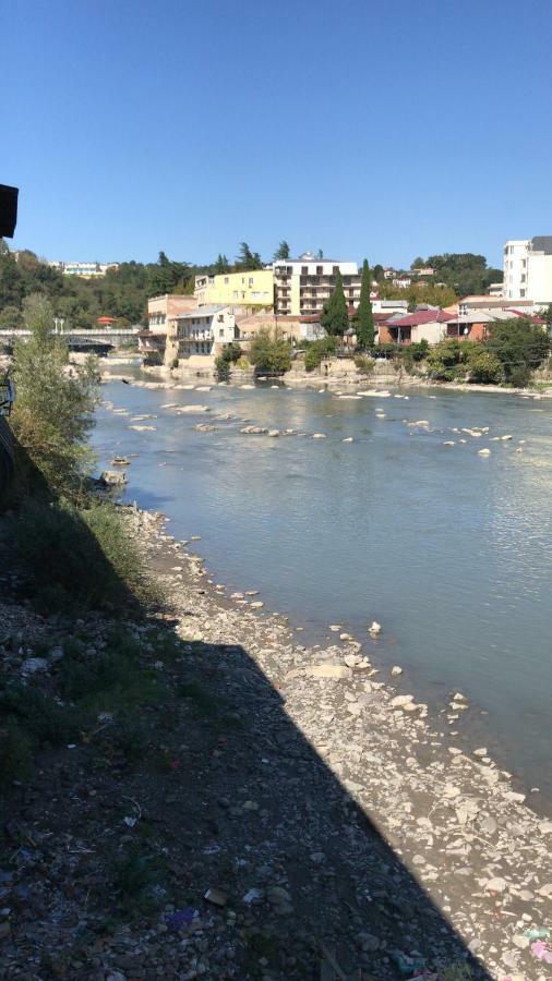 Apartment Riverside Kutaisi Bagian luar foto