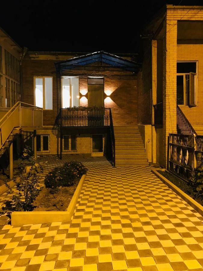 Apartment Riverside Kutaisi Bagian luar foto